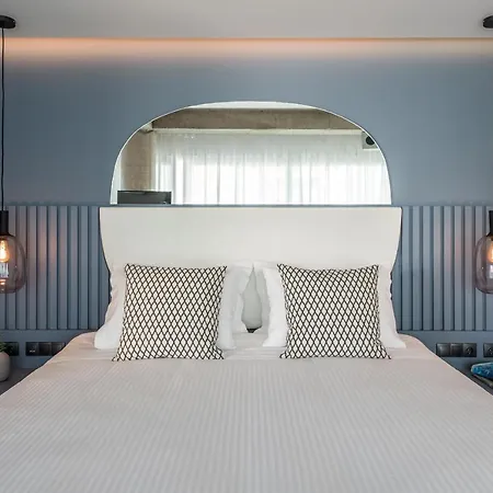 Urban Aparthotel 2*